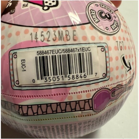 L.O.L. Surprise! Mini Family Series 3 Mystery Pack 3‑Figure Ball Playset - Picture 2 of 3